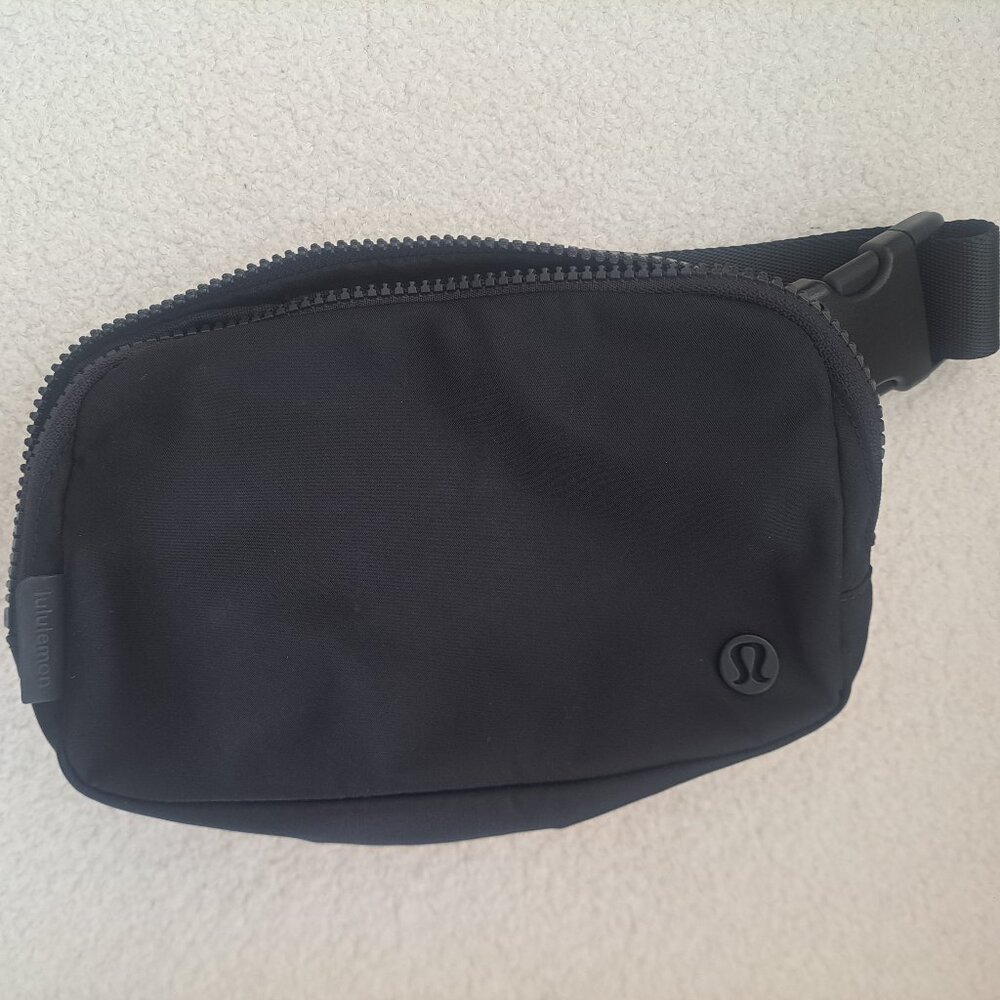 Everywhere Belt Bag 1L